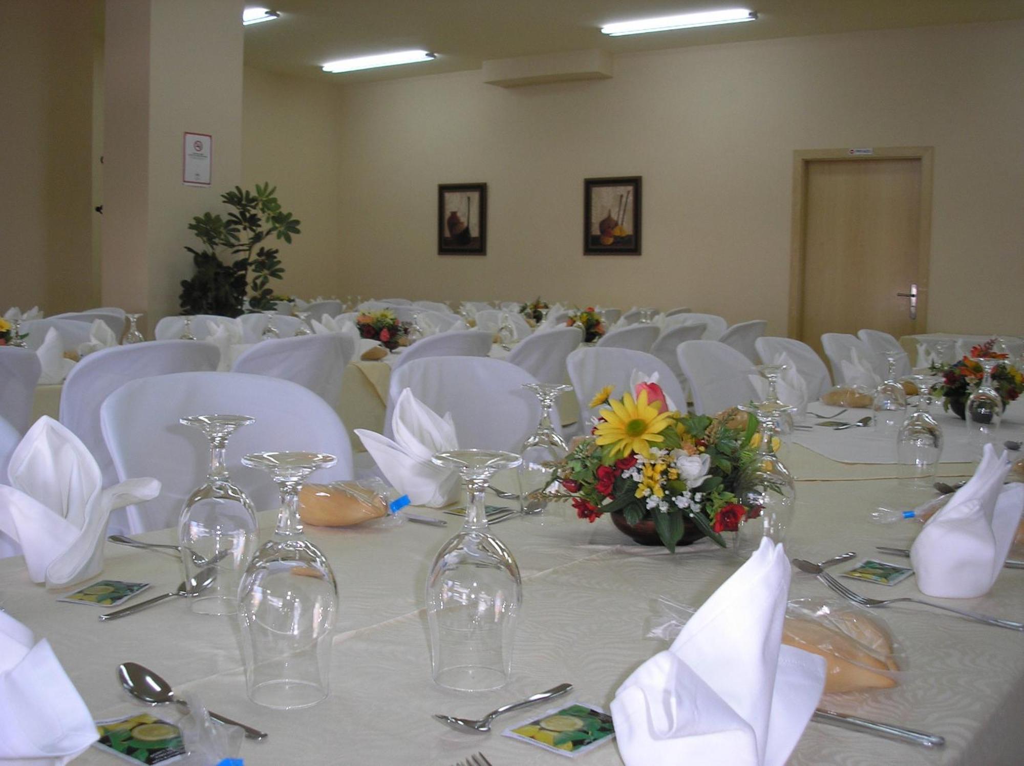 Hostal Restaurante Hermanos Zamora Palma del Rio Bagian luar foto