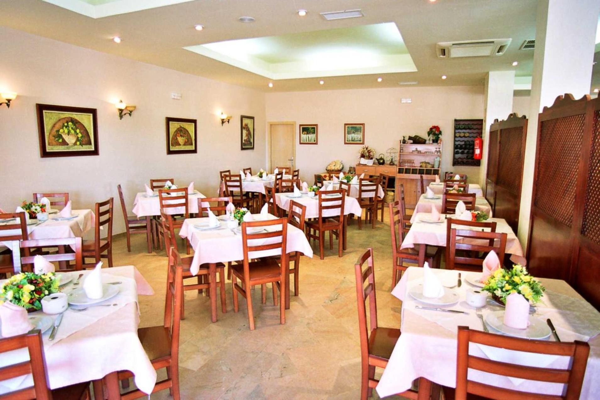 Hostal Restaurante Hermanos Zamora Palma del Rio Bagian luar foto